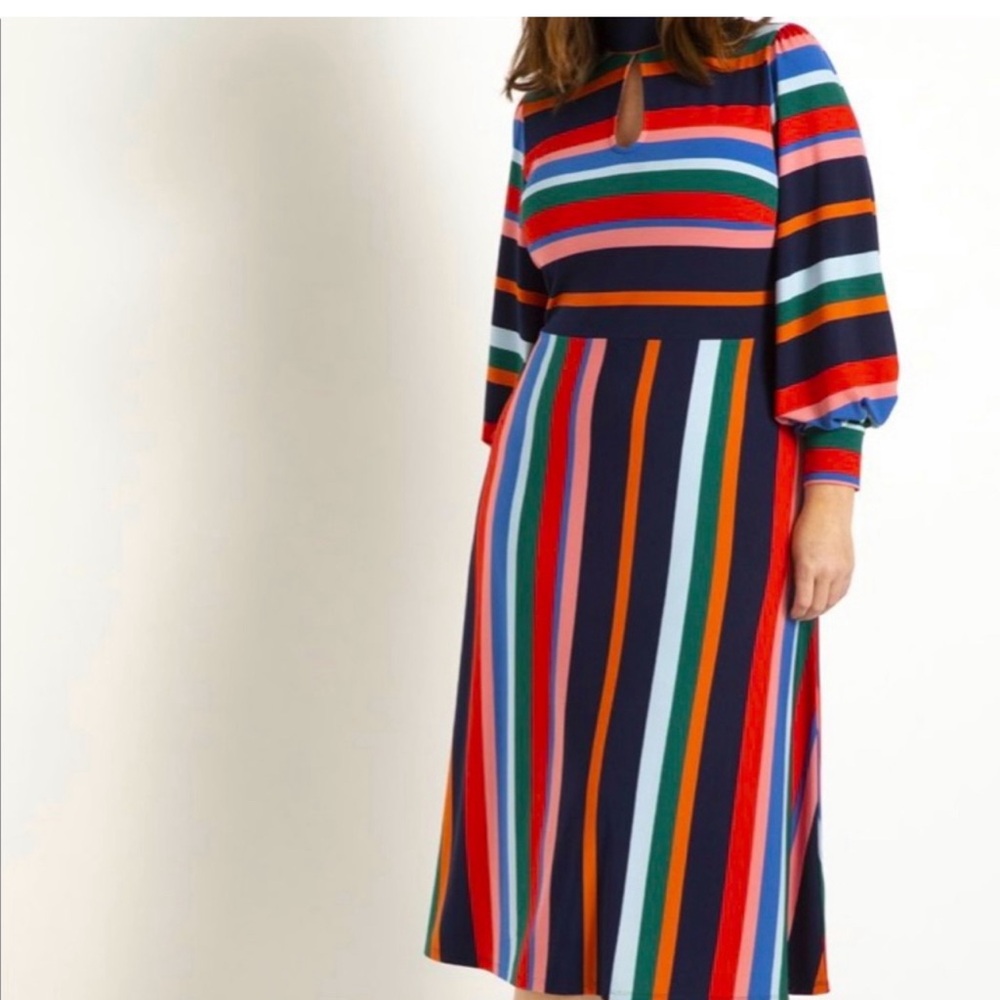 Eloquii’s Beautiful colored long sleeve, lightweight dress, perfect all year.